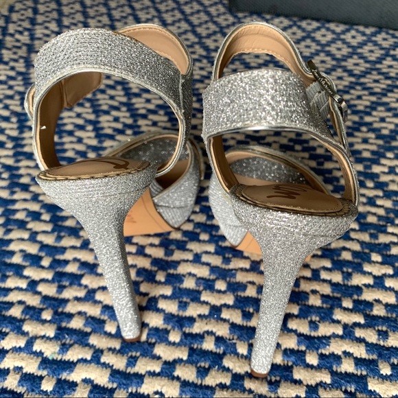 ❌SOLD❌Sam Edelman Silver Jordan Heels Sz 5.5 - Picture 5 of 8